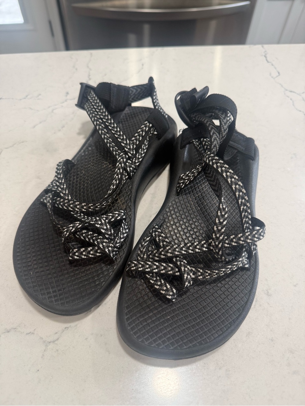 Chaco Women’s Strappy Sandals Black/White Hook & Loop US 7  EUC
